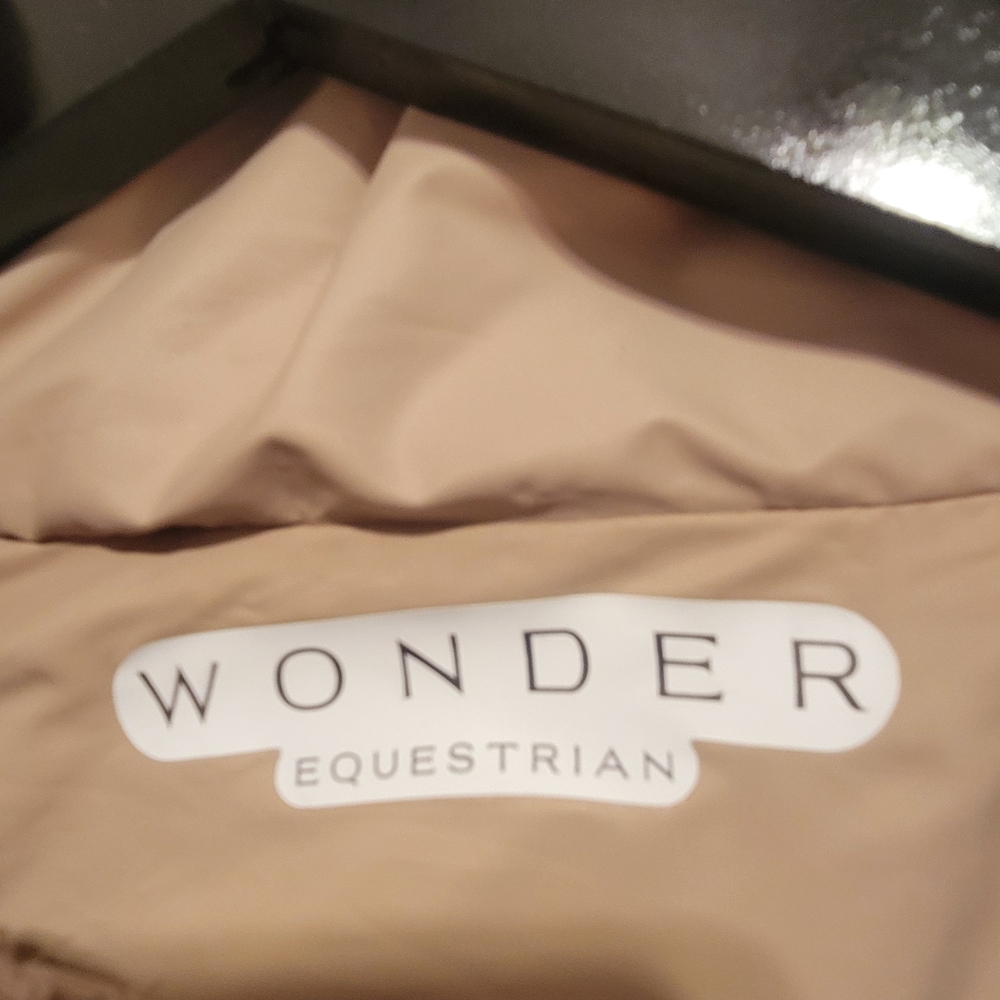 Stylish Women's Beige Puffer Vest - Picture 4 of 5